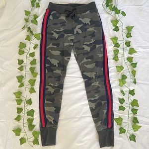 Women’s BB Dakota Camo Sweatpants With Stripes